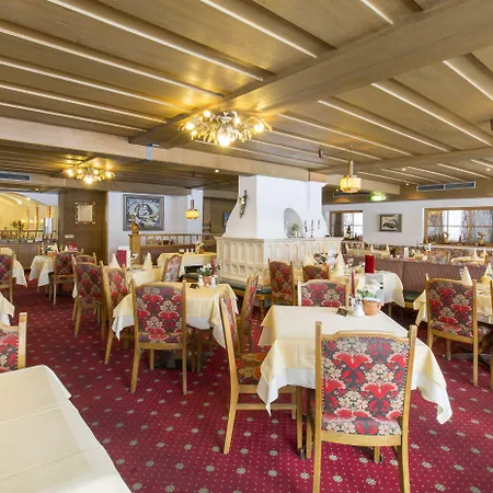 Kaltschmid - Familotel Tirol מלון 4*